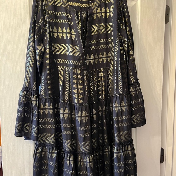 Elan Black and Gold Geometric Long Sleeve Dress - Picture 10 of 10